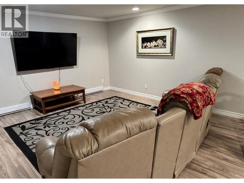 230 Prospect Drive, Grand Forks, BC - Indoor Photo Showing Living Room