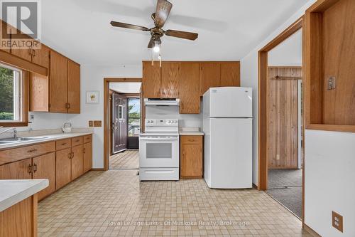 1857 Highway 518 E Highway, Kearney, ON - Indoor Photo Showing Kitchen