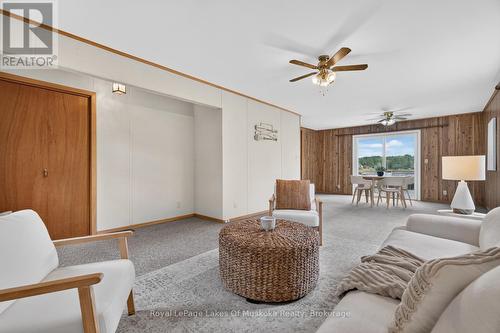 1857 Highway 518 E Highway, Kearney, ON - Indoor Photo Showing Living Room