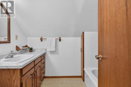 Second floor bathroom - 1857 Highway 518 E Highway, Kearney, ON - Indoor Photo Showing Bathroom