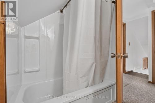 1857 Highway 518 E Highway, Kearney, ON - Indoor Photo Showing Bathroom