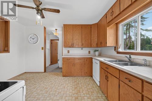 1857 Highway 518 E Highway, Kearney, ON - Indoor Photo Showing Kitchen With Double Sink