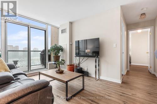Ph7 - 2565 Erin Centre Boulevard, Mississauga, ON - Indoor Photo Showing Living Room