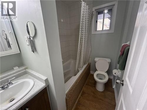 352 Hunter Street E Unit# 4, Hamilton, ON - Indoor Photo Showing Bathroom