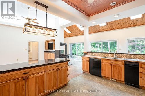 105 Copeland Creek Drive, Tiny, ON - Indoor Photo Showing Kitchen