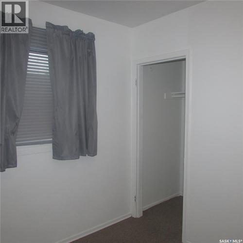 1240 10Th Avenue E, Regina, SK - Indoor