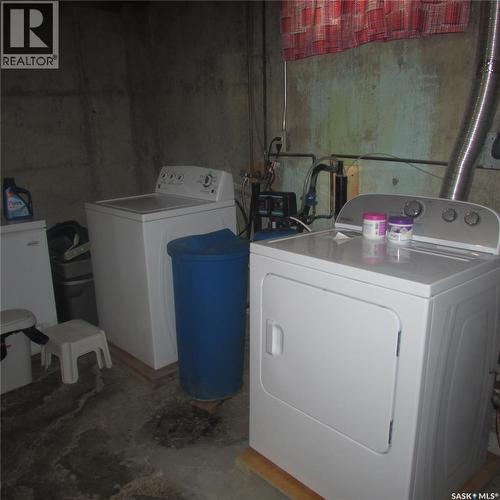 1240 10Th Avenue E, Regina, SK - Indoor Photo Showing Laundry Room