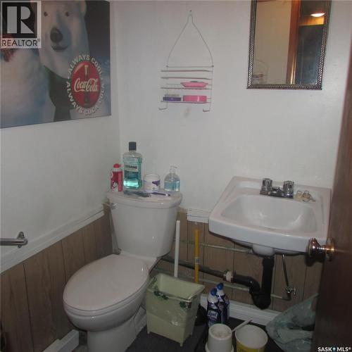 1240 10Th Avenue E, Regina, SK - Indoor Photo Showing Bathroom