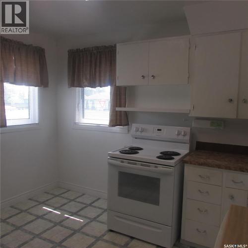 1240 10Th Avenue E, Regina, SK - Indoor Photo Showing Kitchen