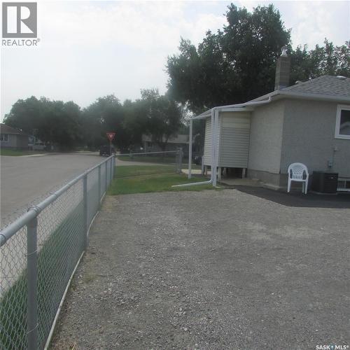 1240 10Th Avenue E, Regina, SK - Outdoor