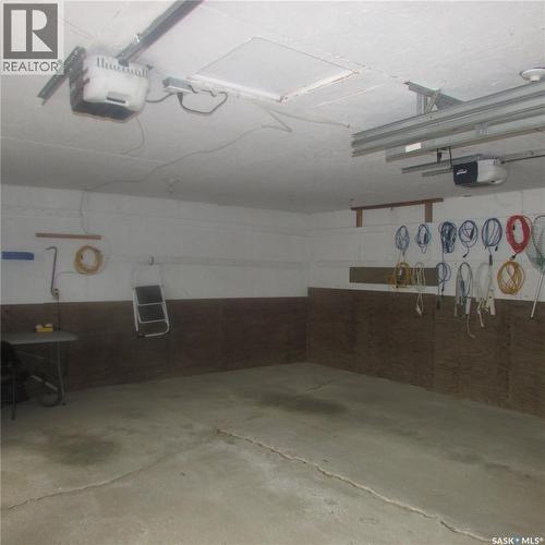 1240 10Th Avenue E, Regina, SK - Indoor Photo Showing Garage