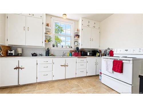 115-123 Pond Shore Rd, Sackville, NB - Indoor Photo Showing Kitchen