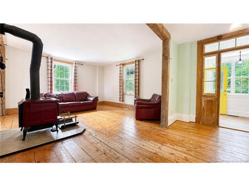 115-123 Pond Shore Rd, Sackville, NB - Indoor Photo Showing Living Room