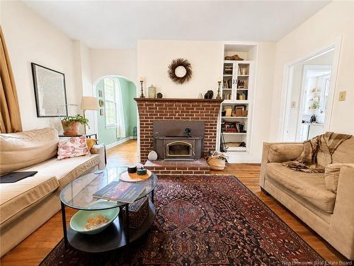 115-123 Pond Shore Rd, Sackville, NB - Indoor Photo Showing Living Room With Fireplace