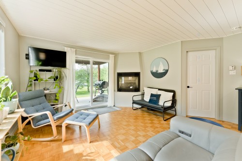 Salon - 415 Ch. Aylmer, Stratford, QC - Indoor Photo Showing Living Room