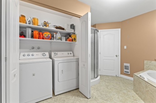 Bathroom - 113 Rue Marie-Louise-Mcgregor, Gatineau (Buckingham), QC - Indoor Photo Showing Laundry Room