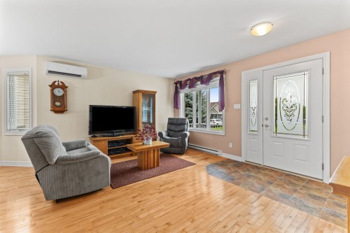 Living Room - 113 Rue Marie-Louise-Mcgregor, Gatineau (Buckingham), QC - Indoor Photo Showing Living Room