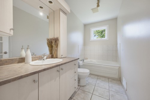 Bathroom - 760 Rue André-Jobin, Montréal (L'Île-Bizard/Sainte-Geneviève), QC - Indoor Photo Showing Bathroom