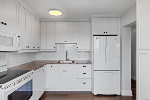 #804-33 Mt. Benson St, Nanaimo, BC - Indoor Photo Showing Kitchen