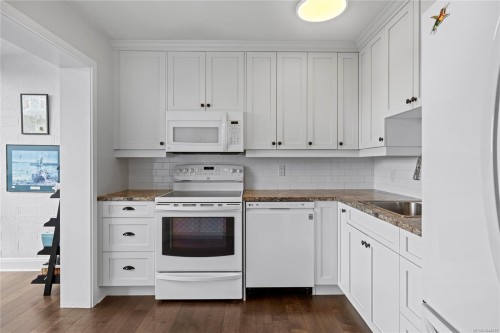 #804-33 Mt. Benson St, Nanaimo, BC - Indoor Photo Showing Kitchen