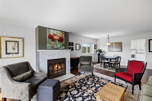 #804-33 Mt. Benson St, Nanaimo, BC - Indoor Photo Showing Living Room With Fireplace