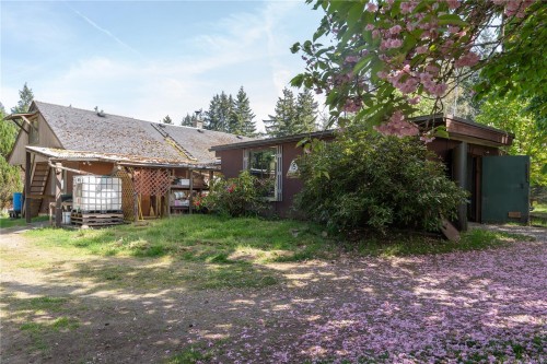1341 Pratt Rd, Hilliers, BC 