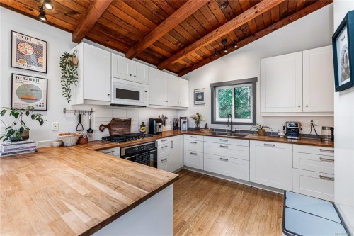 2083 North End Rd, Salt Spring, BC 