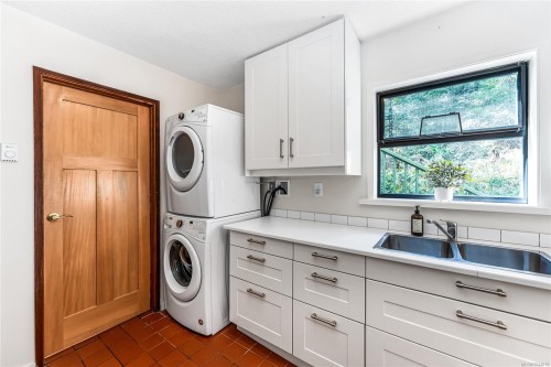 2083 North End Rd, Salt Spring, BC 
