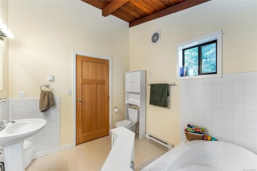 2083 North End Rd, Salt Spring, BC 