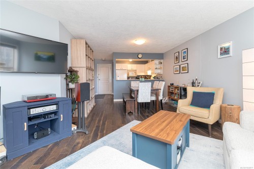 #309-1025 Meares St, Victoria, BC - Indoor Photo Showing Living Room