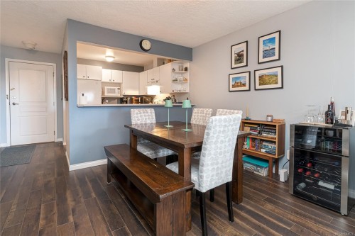 #309-1025 Meares St, Victoria, BC - Indoor Photo Showing Dining Room