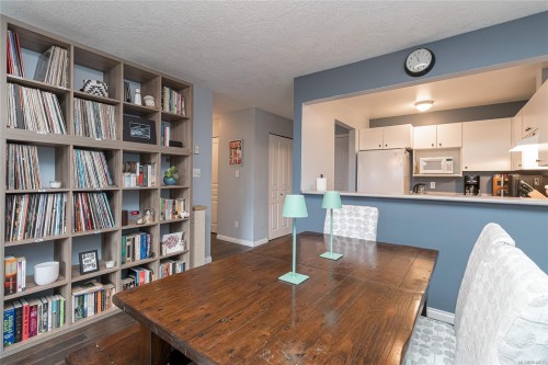 #309-1025 Meares St, Victoria, BC - Indoor Photo Showing Kitchen