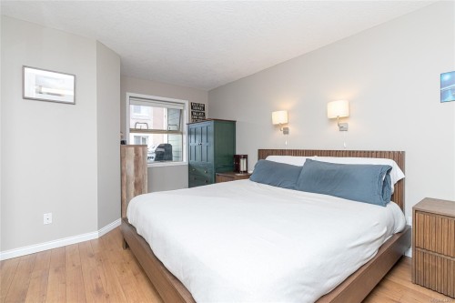 #309-1025 Meares St, Victoria, BC - Indoor Photo Showing Bedroom