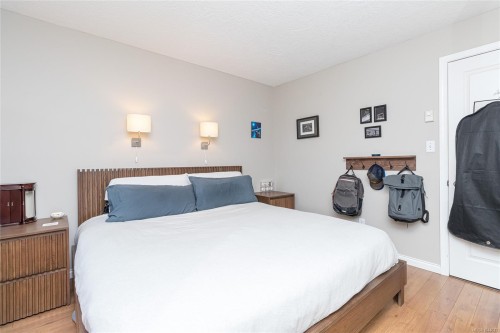 #309-1025 Meares St, Victoria, BC - Indoor Photo Showing Bedroom