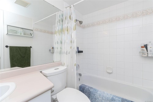 #309-1025 Meares St, Victoria, BC - Indoor Photo Showing Bathroom