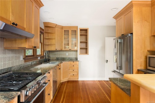 2168 Bartlett Ave, Oak Bay, BC 