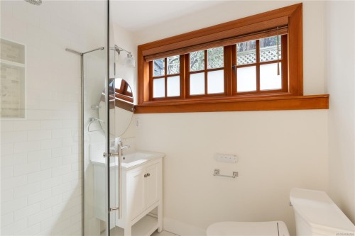 2168 Bartlett Ave, Oak Bay, BC 