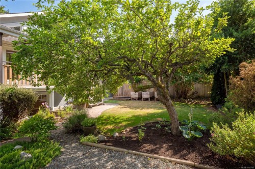 2168 Bartlett Ave, Oak Bay, BC 