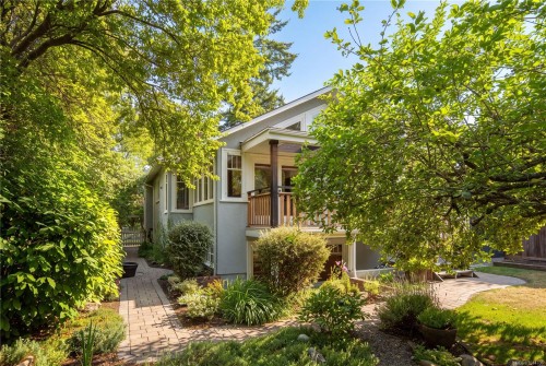 2168 Bartlett Ave, Oak Bay, BC 