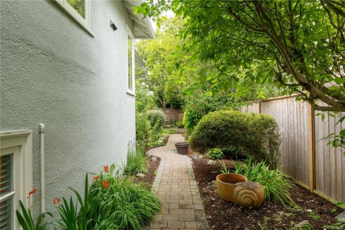 2168 Bartlett Ave, Oak Bay, BC 