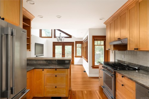 2168 Bartlett Ave, Oak Bay, BC 
