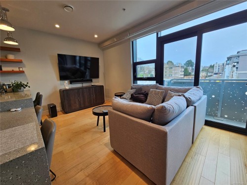 #S312-1411 Cook St, Victoria, BC - Indoor Photo Showing Living Room