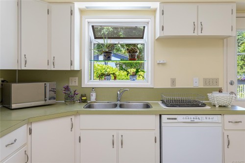 6224 Robin Way, Central Saanich, BC 