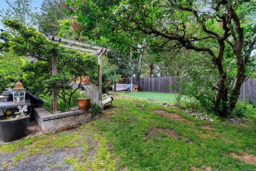 920 Jasmine Ave, Saanich, BC 
