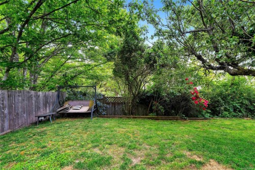 920 Jasmine Ave, Saanich, BC 