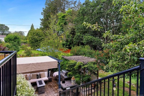 920 Jasmine Ave, Saanich, BC 