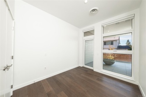 #107-9570 Fifth St, Sidney, BC - Indoor Photo Showing Other Room