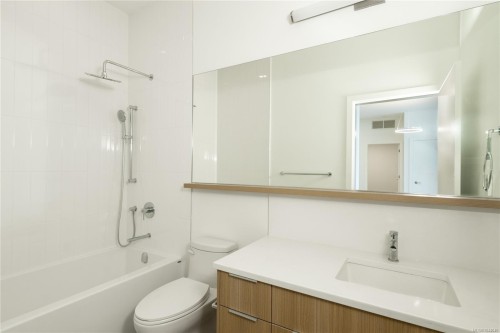 #107-9570 Fifth St, Sidney, BC - Indoor Photo Showing Bathroom
