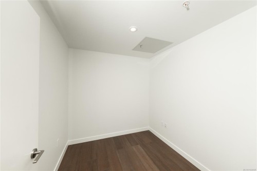 #107-9570 Fifth St, Sidney, BC - Indoor Photo Showing Other Room