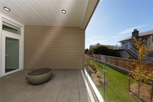#107-9570 Fifth St, Sidney, BC - Outdoor With Exterior